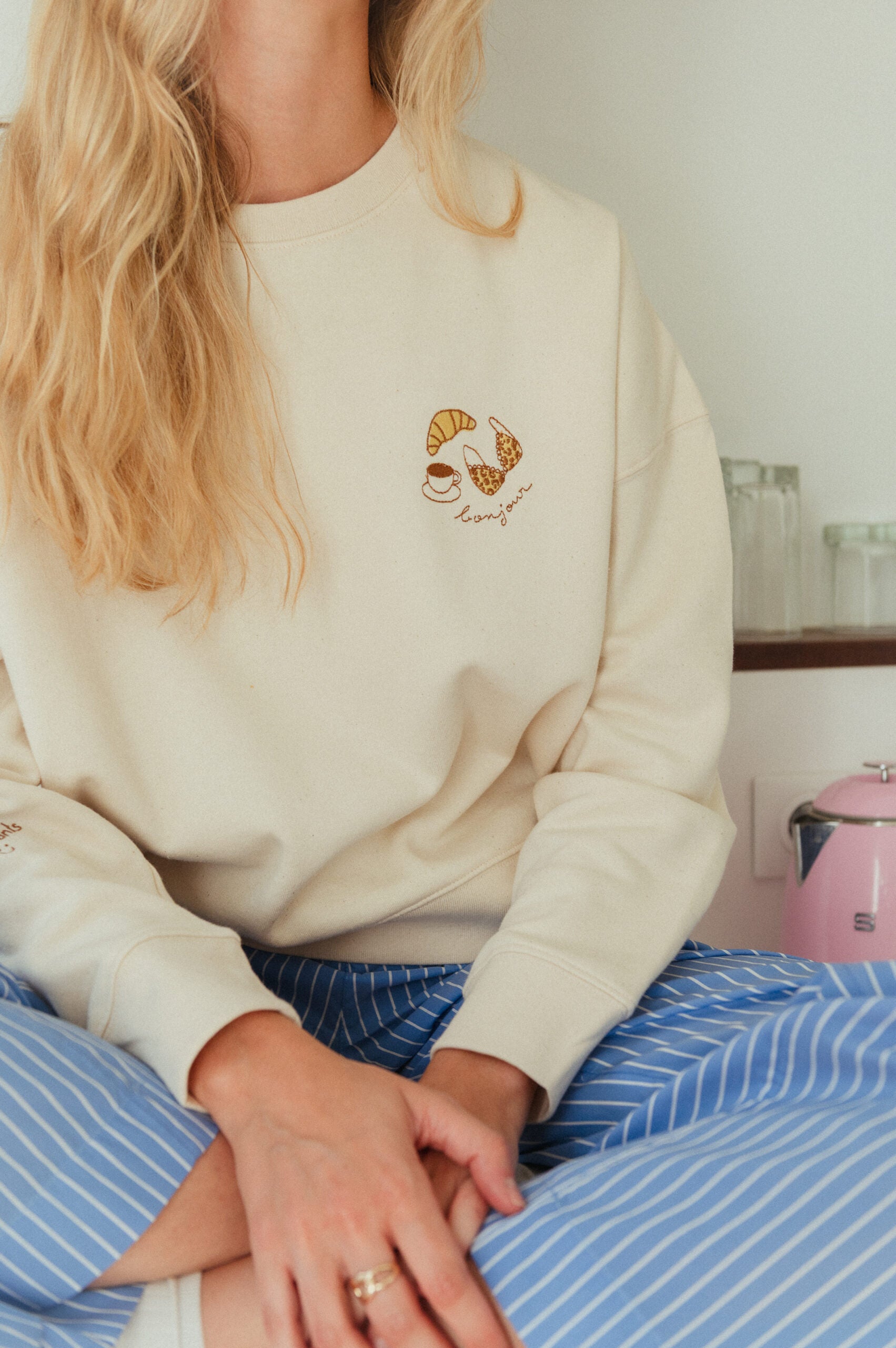 Sweat brodé Bonjour Paris