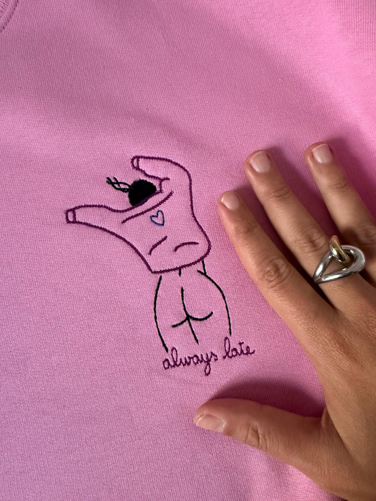 Sweat brodé Always late