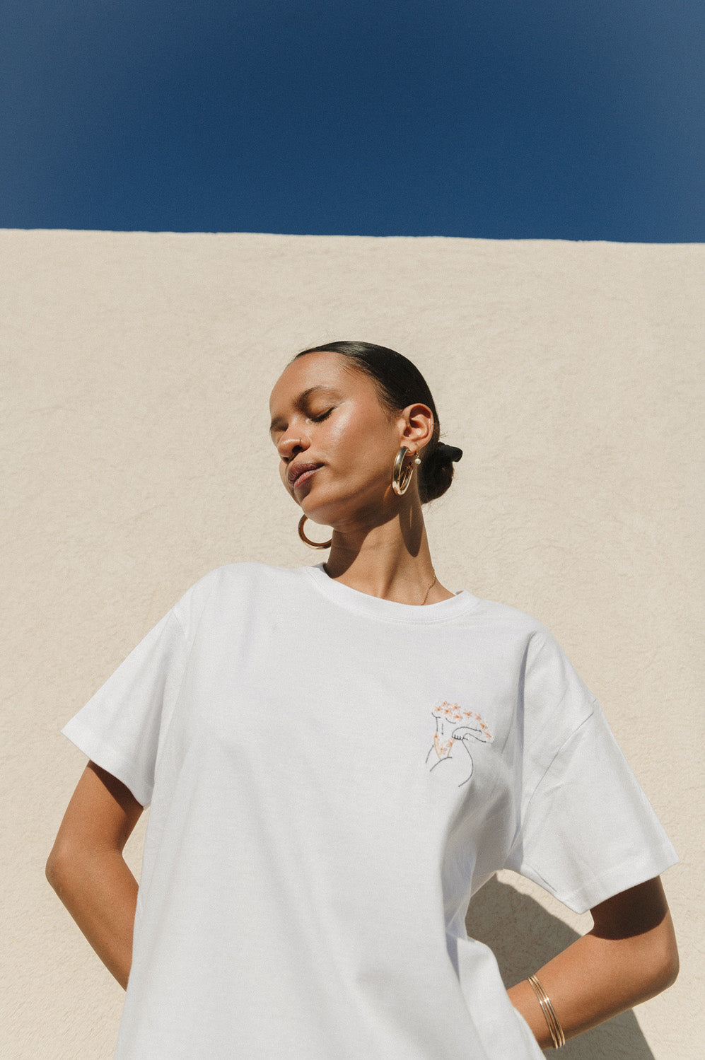 T-shirt Hot in flowers