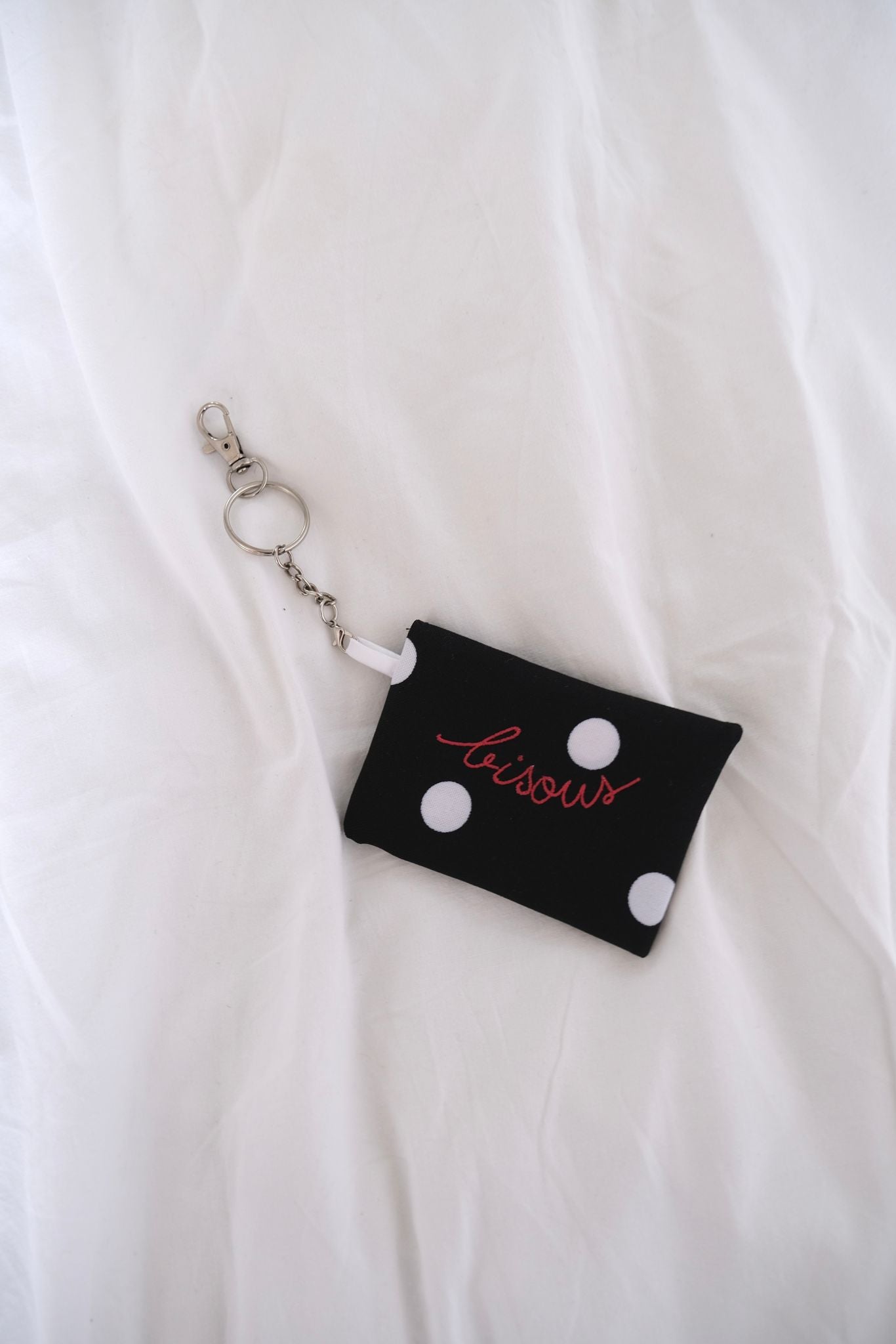 Charms porte carte brodé "Bisous"