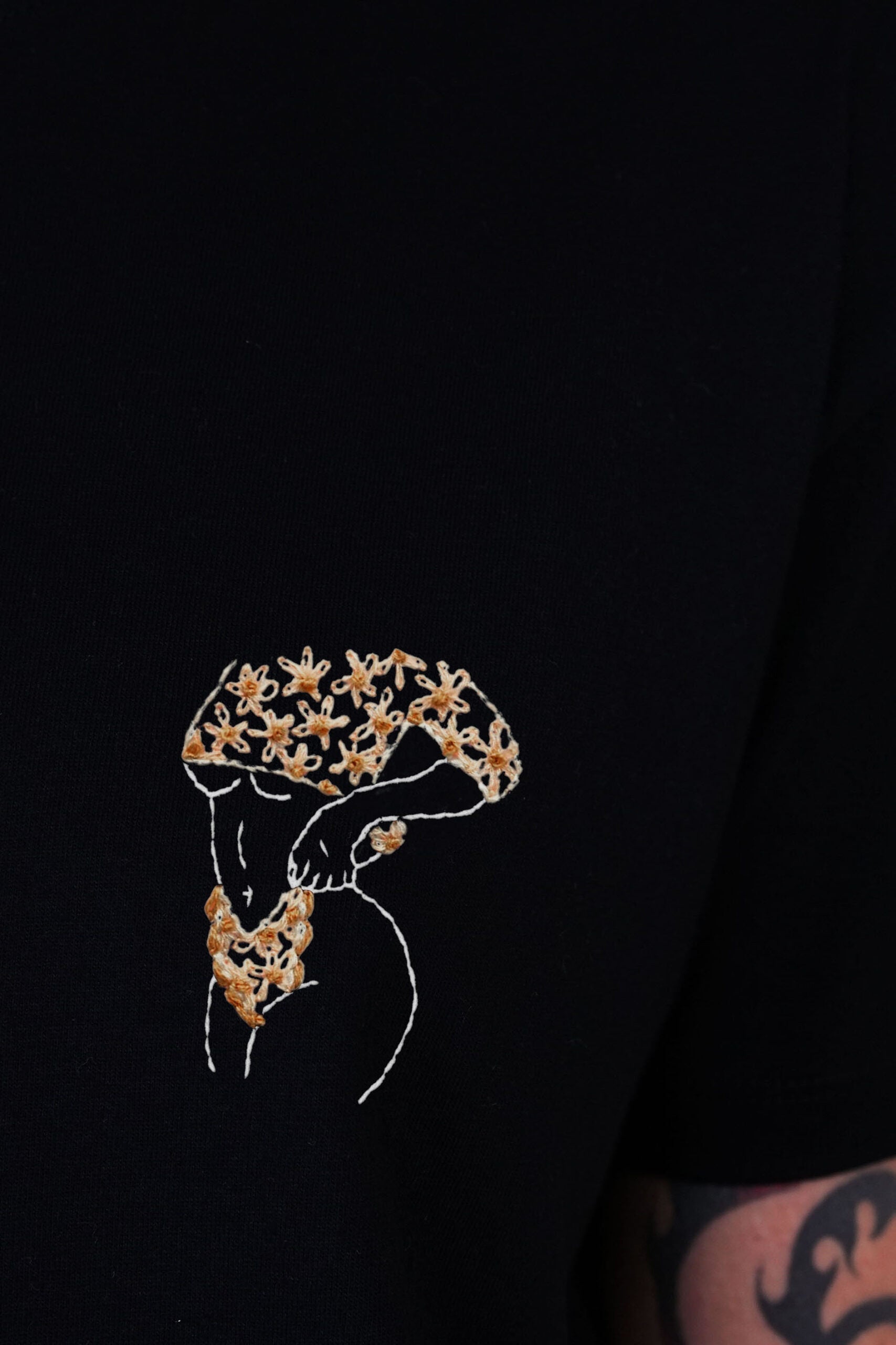 T-shirt Hot in flowers